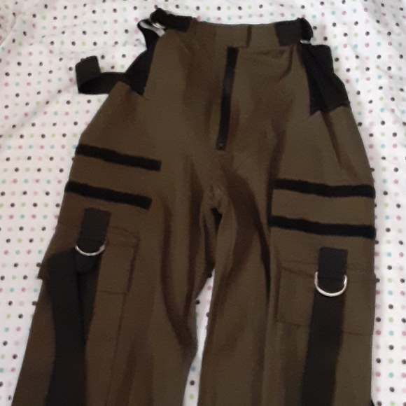 🔥 Hot & delicious, Green with black  cargo p… - Picture 6 of 9